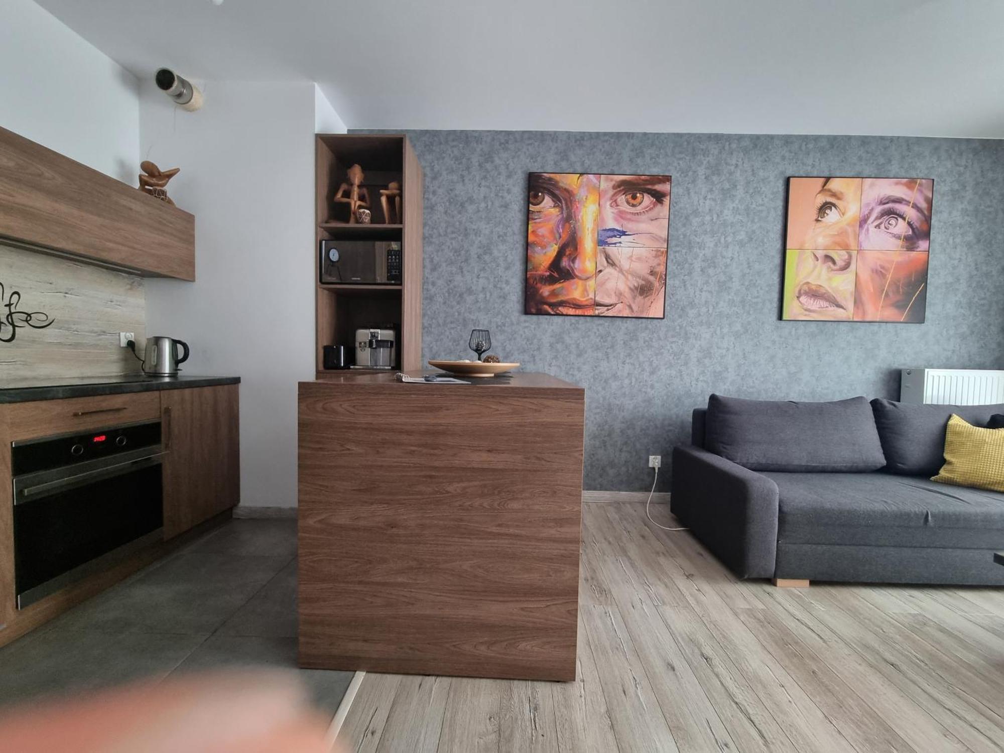 Q Gold-trzy Pokoje, Manufaktura, Garaz Gratis, Tv Max, Fv, Gwarancja Zadowolenia Apartment